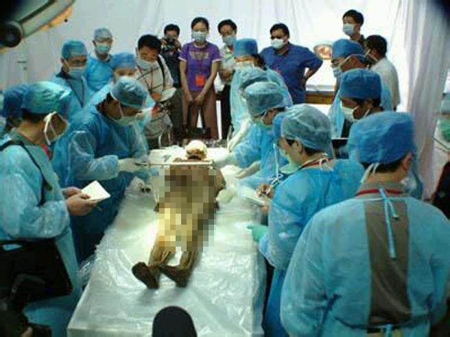 专家通过高科技技术,对该具女尸进行了复原。(图/刨根问底)