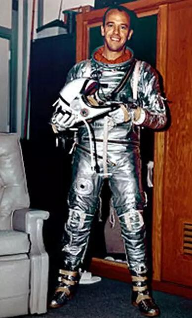 蓝色起源第三次发射并回收火箭，与SpaceX争雄