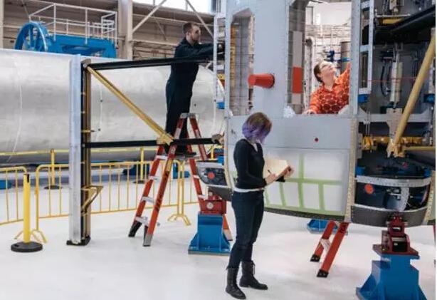 蓝色起源第三次发射并回收火箭，与SpaceX争雄