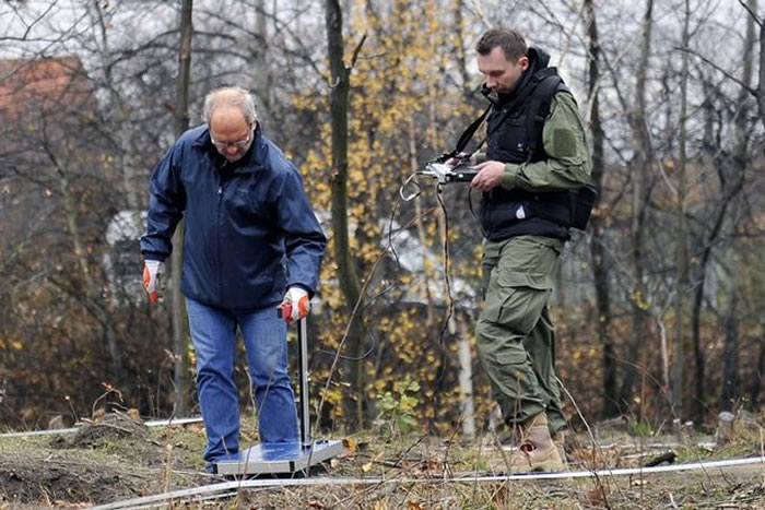 探险家和寻宝人波兰开挖 纳粹“黄金列车”世纪之谜10日后揭晓?
