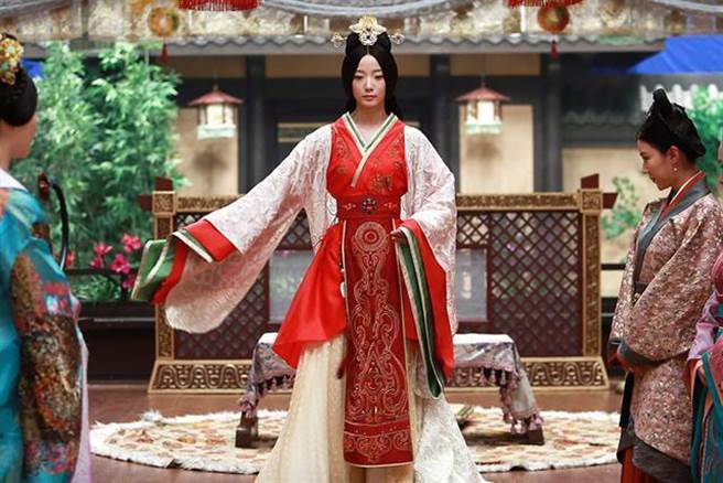 历朝历代，大多数的皇帝，都有满后宫的女人。