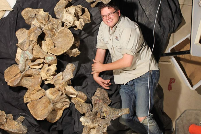 澳洲公布距今一亿年白垩纪恐龙新物种:Savannasaurus elliottorum