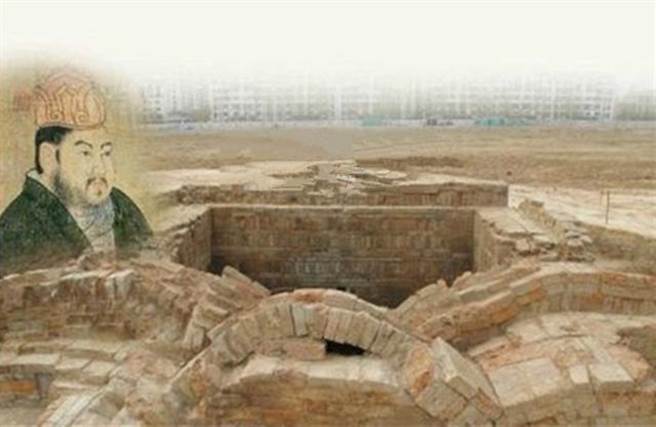 直到2013年，扬州曹庄工地上，突然挖出了两座古墓。