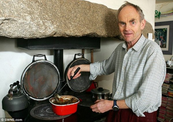 英国老汉的爱好：搜集公路上被撞死的动物