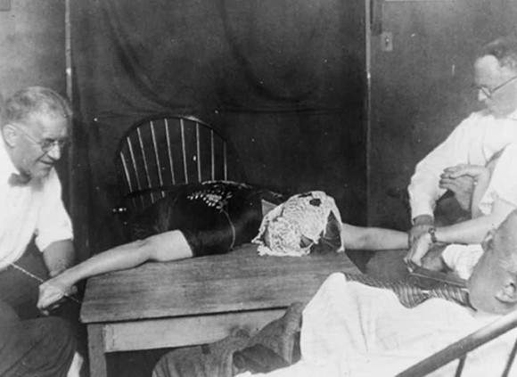 《15张复古通灵诡异照片》没有PS的年代要做假还真辛苦w - 图片7