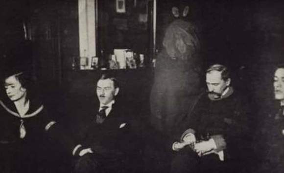 《15张复古通灵诡异照片》没有PS的年代要做假还真辛苦w - 图片10