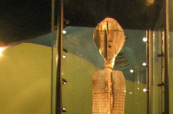 18張讓你困惑到“腦漿從耳朵流出來”的無法解釋照片。#17 會瞬間移動的女子!