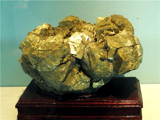 金光闪闪的黄铁矿（摄影：马志飞）