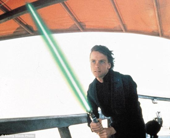 科学家称，激光剑很难实现，但利用等离子体——超高温的带电气体——则有可能制造出这种绝地武士使用的标志性武器。不过，科学家警告称，使用者需要很小心等离子体产生的高温。