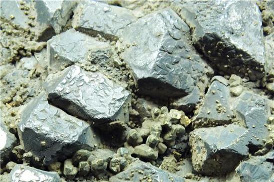 粒状方铅矿晶体（摄影：马志飞）