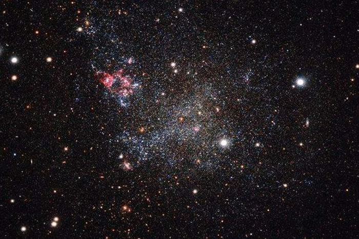 天文学家发现IC1613是一个不规则的矮星系，其中缺少了许多星系应该具备的功能