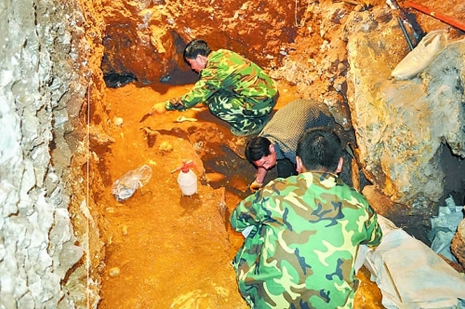 栾川县伊河南岸孙家洞