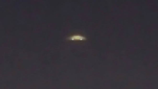 香港青衣岛上空疑似出现UFO