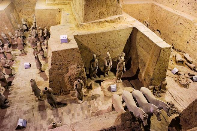 考古学家推测，墓中应该还有许多珍贵的文物。