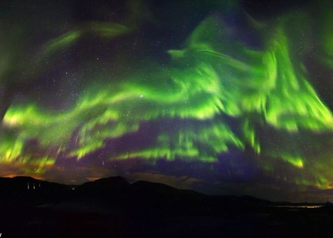 每年有不少游客专程前往北欧等地，欣赏北极光。