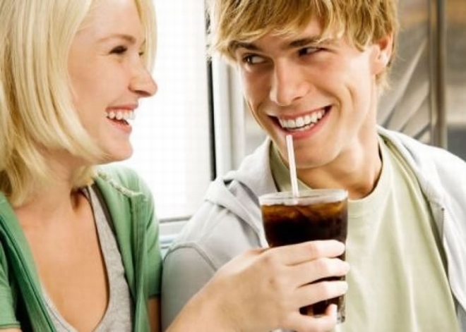 一项研究指男性喝太多可乐会杀精并导致不举