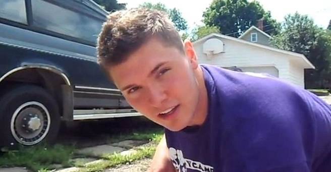 这就是拍摄“鹿角兔”的男子。