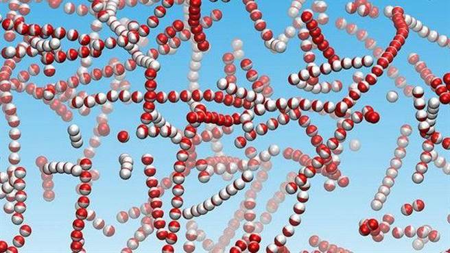 杰纳斯胶体的两侧有着不同的性质，一边带正电荷，另一边带负电荷。