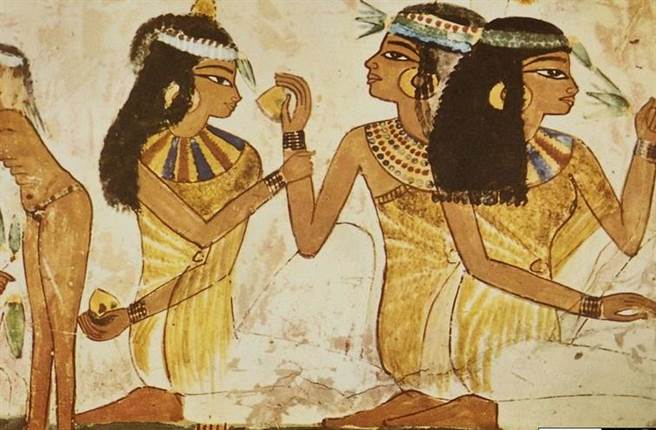 女性能解放奴隶、执行遗嘱，还能够在法庭上作证。