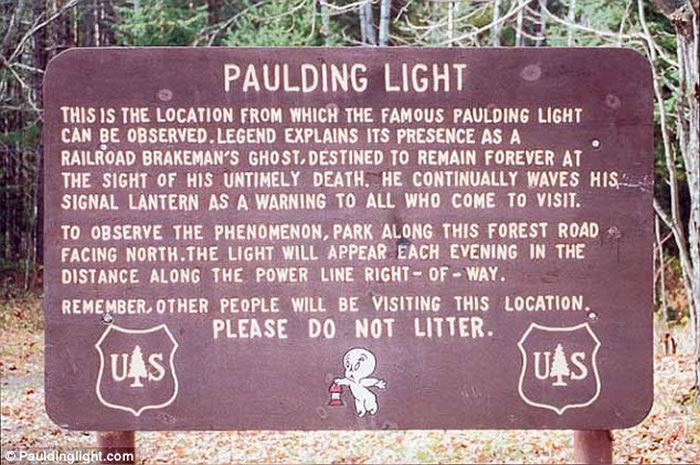 波尔丁之光：美国密西根州波尔丁国家森林公园传出神秘白色亮光