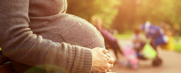 胎儿还在子宫里，就能听会看了