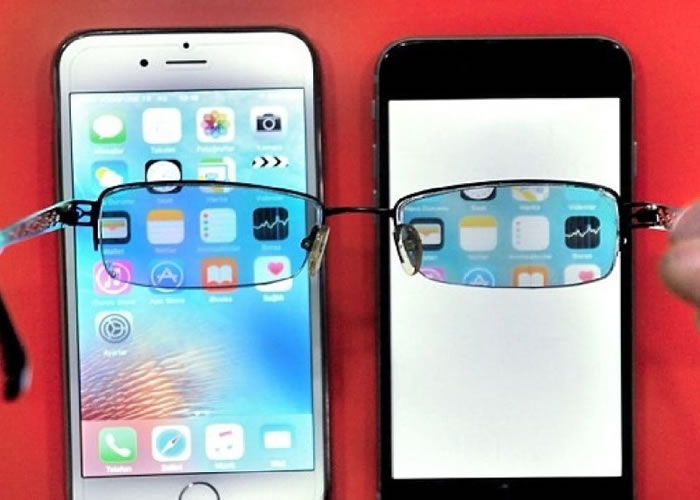 屏幕需配合具解码晶片的眼镜一起使用。