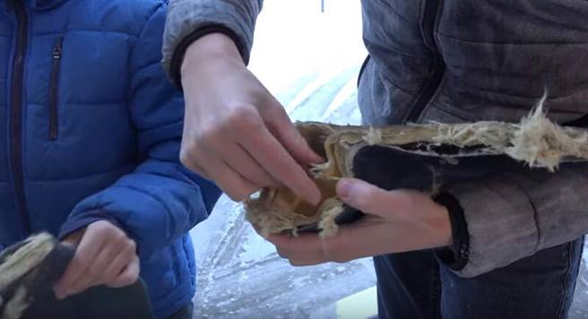 衣服里面的并不是钢板，而是一层层的纤维布料。