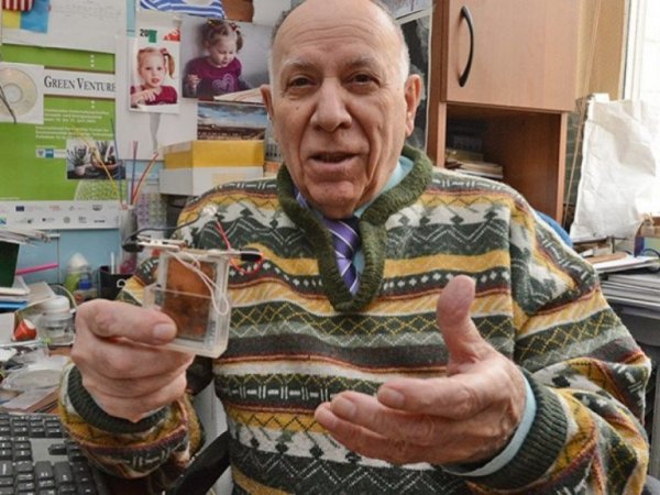 超级手机电池：充一次电用一年多？