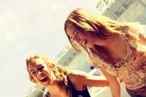 治愈系研究：朋友之间的笑声很特别