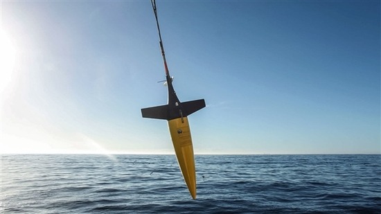 海洋滑翔机正在进入水下。图片来源:Fred Fourie