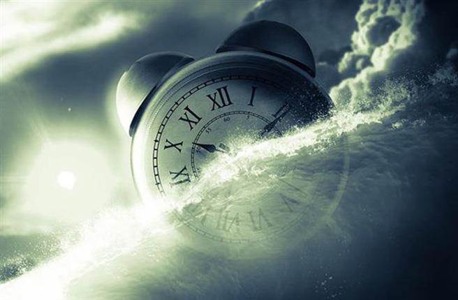 卫星上的时钟每天要比地球表面上的时钟快45微秒左右