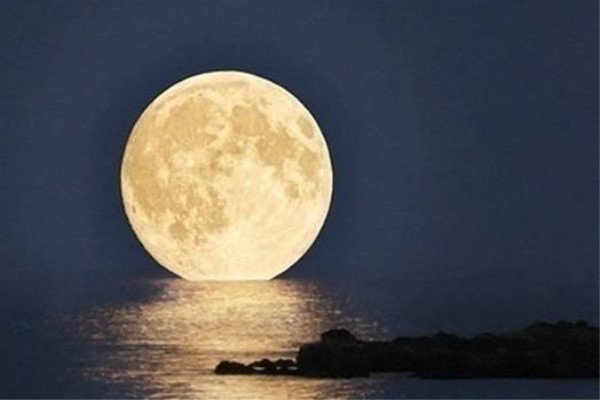 为什么“十五的月亮十六圆”